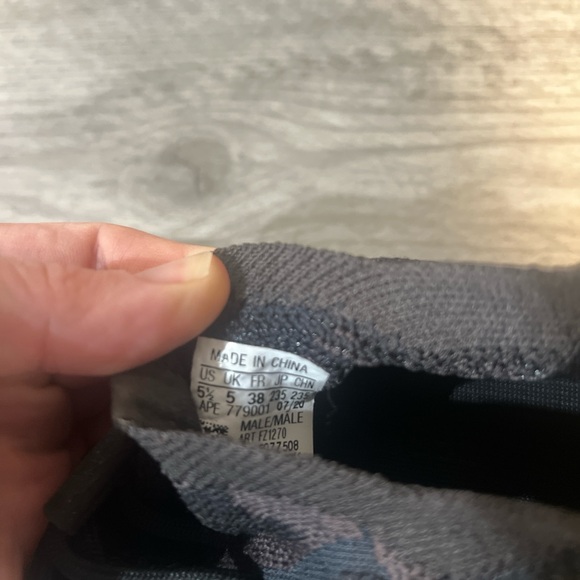 Adidas Yeezy boost 380 (ONYX) - Picture 5 of 5